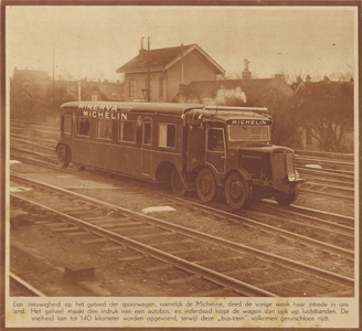 873989 Afbeelding van een spoorwegnieuwigheid, de 'Michelin-bus-trein', vermoedelijk op het spoorwegemplacement bij het ...